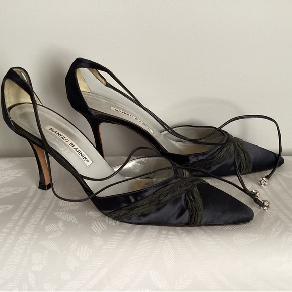 Manolo Blahnik Satin Ankle Strap Heels, Size 39 - Picture 4 of 11